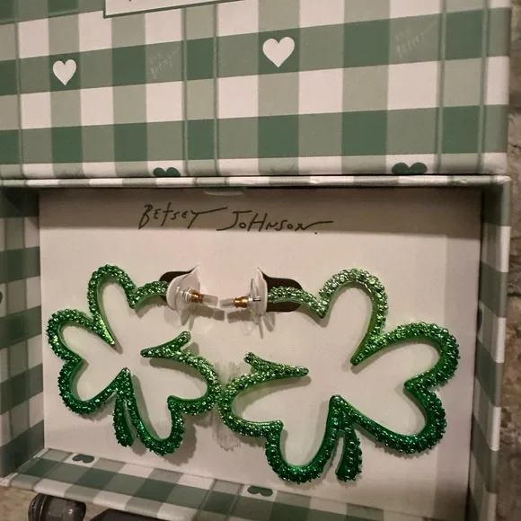 Betsey Johnson Glittering Green Shamrock Earrings - Picture 4 of 6